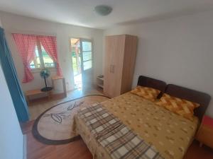 a bedroom with a bed in a room at "Poetsko ćoše" Nikole Tesle 86 in Morović