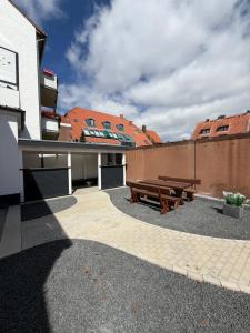 a patio with a wooden bench next to a building at Inselquartier Ratzeburg in Ratzeburg