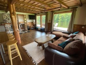 a living room with a couch and a table at Päikseranna Puhkemaja in Rõssa