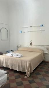 a bedroom with a bed with towels on it at Na' zà Ciccina in Palermo