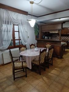 a dining room with a table and chairs at Villa Orfani in Orfánion