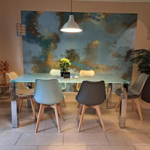 a dining room with a table and chairs at Fewo-Hengesbach in Much