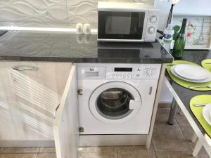 A kitchen or kitchenette at Windsor Panoramic Las Americas