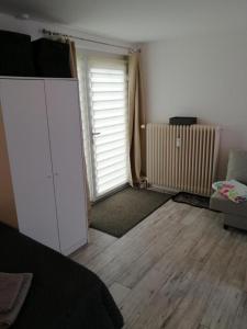 a room with a room with a closet and a door at FEWO Turf Watt Nr.5 in Cuxhaven