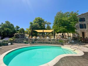 a swimming pool in a yard with a gazebo at Maison Mûrier in Fayssac