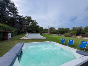 a large swimming pool with two chairs and a skate park at Le3sorelle in Monterosi