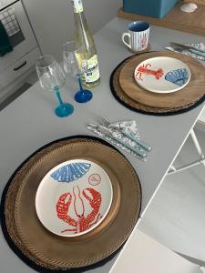 two plates with crabs on them on a table at Zacisze na Wspólnej in Bolszewo
