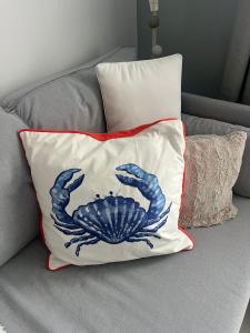 a pillow with a lobster on it sitting on a couch at Zacisze na Wspólnej in Bolszewo