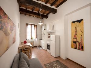a living room with a couch and a table at All'Ombra della Torre a due passi da Piazza del Campo in Siena