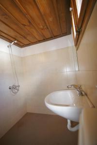 Ένα μπάνιο στο Kruchma Bratyata Guest House