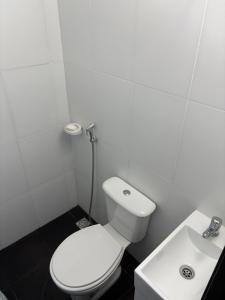 a bathroom with a white toilet and a sink at B&B Guale in Gualeguaychú