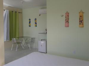 a room with a table and chairs and a green curtain at Sobre as Pedras Chalés in Monte das Gameleiras