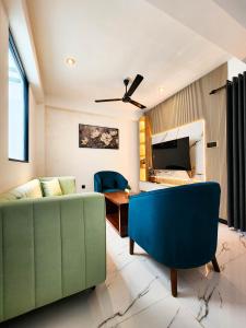 a living room with a couch and a tv at Villa 777 in Kadawata