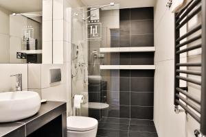 a bathroom with a toilet and a sink at Hotel Lantier Bytom - Katowice - Chorzów in Bytom