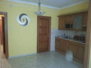 Kuchyňa alebo kuchynka v ubytovaní Szinva Apartman Miskolc