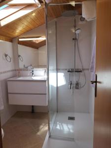 a bathroom with a shower and a sink at Casa Vida Alegre in Prazeres