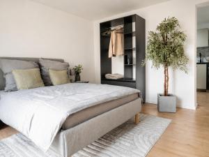 a bedroom with a bed and a potted plant at MeinZuhause Apartment EG in Bad Pyrmont
