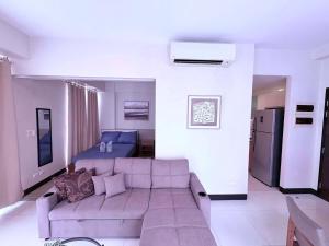 a living room with a couch and a kitchen at 8 Newtown boulevard in Punta Engaño