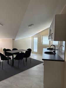 a kitchen and dining room with a table and chairs at Vivko apartmani 2 in Ostrovo