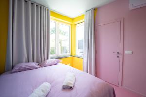 a bedroom with a bed with two towels on it at Capsule Retro Balnéo - Sauna - Billard -Switch 2 in Limelette +60 photos