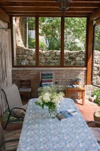 a room with a table with a vase of flowers on it at Casa Rural El Hidalgo en Amaya Burgos in Amaya
