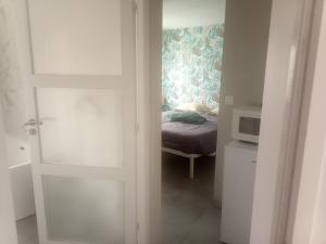 a small bedroom with a bed and a window at Chez Jacques in Port-la-Nouvelle