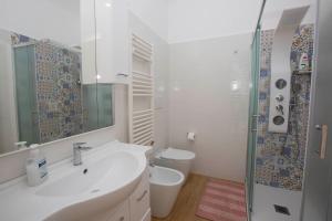 a bathroom with a sink and a toilet and a shower at B&B Incantevole Vicolo in Piraino