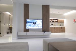 a living room with a flat screen tv on a wall at شاليهات واجهة الشفا in Taif
