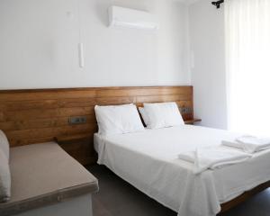a bedroom with two beds with white sheets at Petra Evleri in Örencik +5 photos