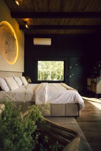a bedroom with a large bed and a window at Nordik Crest in Mărişel