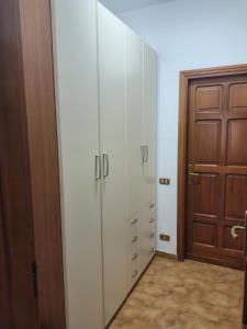 a walk in closet with a door and a room at L'angolo di Rosa in Campofelice di Roccella
