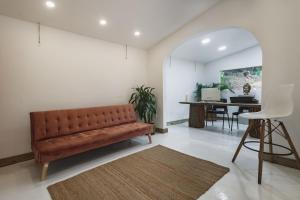 a living room with a bench and a table at Olimpo Interior in Santa Elena +52 photos