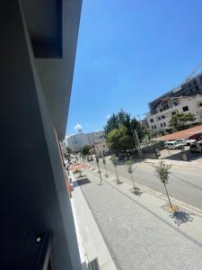 a view from a window of a street with palm trees at Leni Apartment in Patza-Kuqani