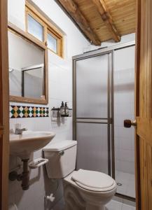 a bathroom with a toilet and a sink and a shower at Olimpo Interior in Santa Elena
