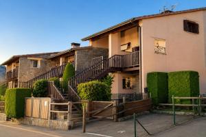 a building with stairs on the side of it at Duplex La Valle Ordesa-Ainsa in Laspuña