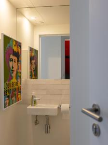 a bathroom with a sink and a mirror at Les Camuches de la banque - Appartements privatifs de 35 à 110 m2 avec patios - Centre ville in Tournai +64 photos