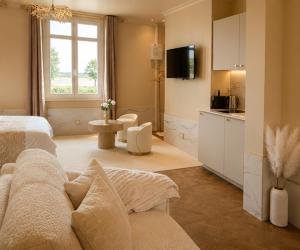 a bedroom with a bed and a kitchen with a couch at Appartement Collection Sea View in Saint-Valéry-sur-Somme