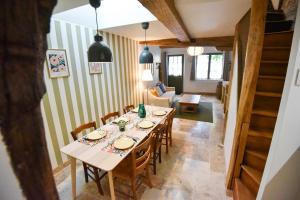 a dining room with a table and chairs at Chez Marcel et Louise in Chinon