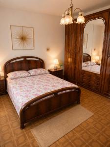 a bedroom with a large bed and a large mirror at Sa Domo Bonaria - Intero appartamento in Osilo
