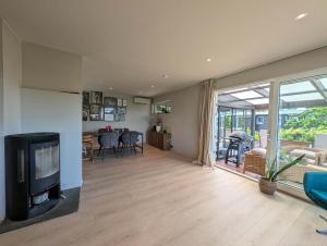 a living room with a television and a dining room at Kongleveien 11C in Sandnes