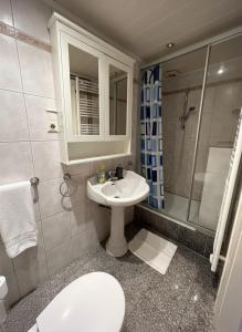 a bathroom with a sink and a toilet and a shower at City Comfort Hannover in Hannover