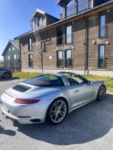 a silver car parked in front of a building at Kikuttoppen in Hol