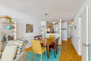 a dining room and kitchen with a table and chairs at Springwood Villas 51 in Hilton Head Island