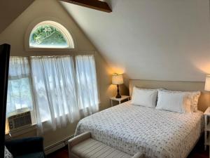 a bedroom with a bed and a window at West Tisbury Inn in West Tisbury