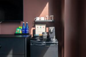 a kitchen with a coffee maker on top of a refrigerator at Flatiron Studio Near Madison Square Park in New York