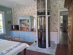 a room with a shower in the corner of a room at Caux Loc' du Manoir in Graincourt