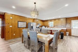 a dining room with a table and chairs at Feeling Tip'Sea in Edisto Island
