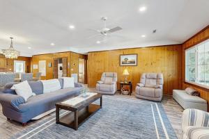 a living room with a couch and chairs and a table at Feeling Tip'Sea in Edisto Island