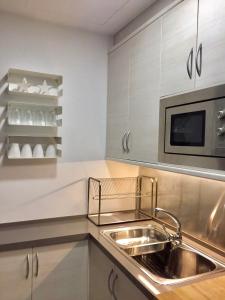 A kitchen or kitchenette at Casas Apartamentos Gracia