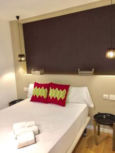 A bed or beds in a room at Casas Apartamentos Gracia